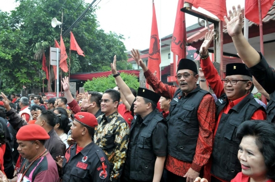 Djarot lepas mudik gratis dari kantor PDIP Lenteng Agung