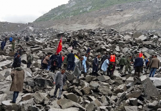 Longsor terjang China, 100 orang terkubur bebatuan