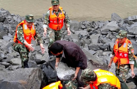 Longsor terjang China, 100 orang terkubur bebatuan