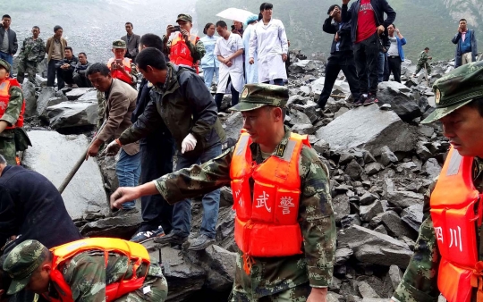 Longsor terjang China, 100 orang terkubur bebatuan