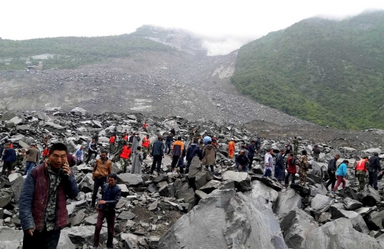 Longsor terjang China, 100 orang terkubur bebatuan