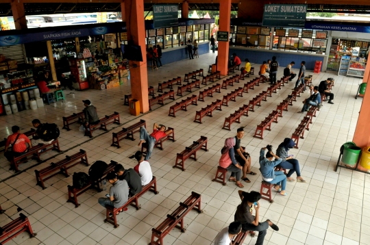 H-1 Lebaran, Terminal Kampung Rambutan sepi pemudik