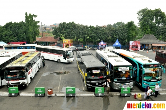 Foto : H-1 Lebaran, Terminal Kampung Rambutan sepi pemudik 