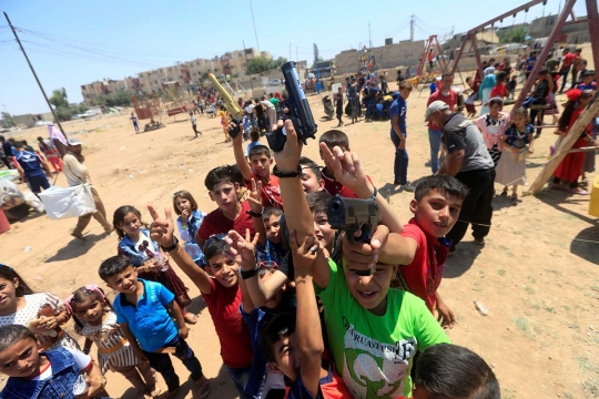 Potret anak-anak Mosul rayakan Idul fitri di taman bermain