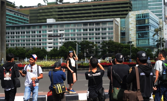 Komunitas fotografer berburu foto model di tengah sepinya Jakarta