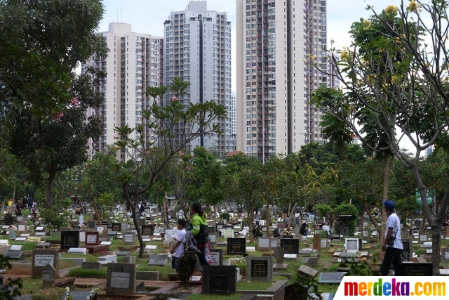 Foto : Berziarah di Hari Yang Fitri merdeka.com