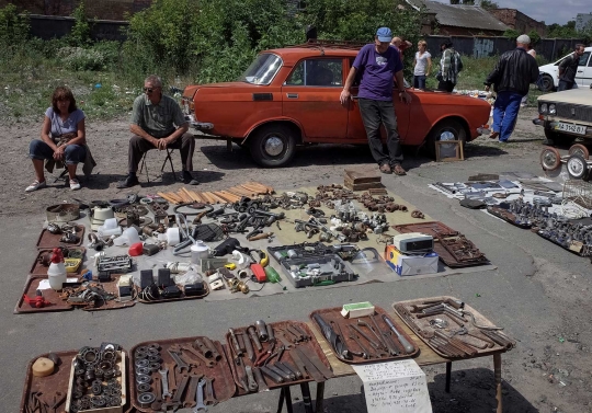 Begini aktivitas pasar loak di Ukraina