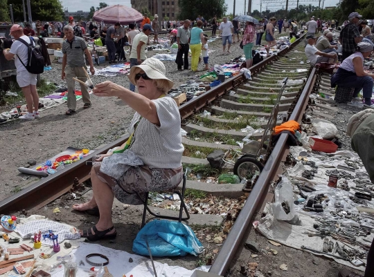 Begini aktivitas pasar loak di Ukraina