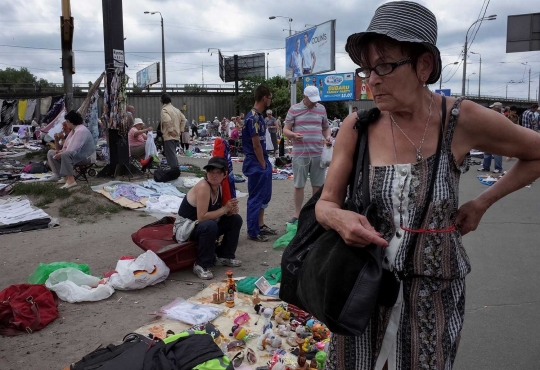 Begini aktivitas pasar loak di Ukraina