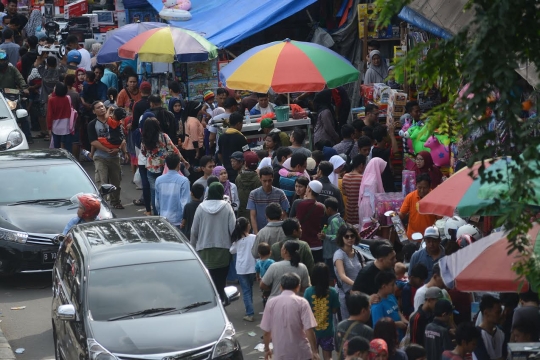 H+2 Lebaran, warga serbu Pasar Gembrong