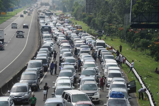 H+3, ribuan kendaraan dari Jakarta terjebak sistem one way di Gadog