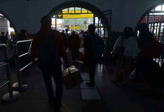 Arus balik Lebaran mulai terlihat di Stasiun Senen