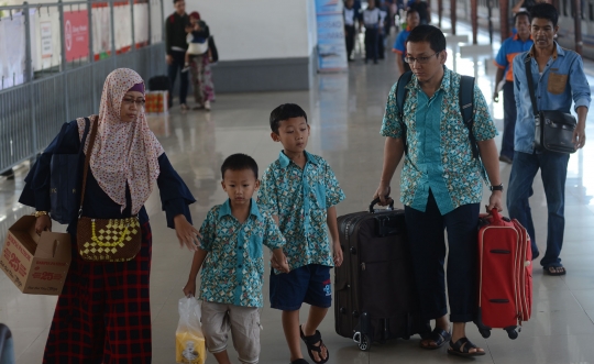 Arus balik Lebaran mulai terlihat di Stasiun Senen