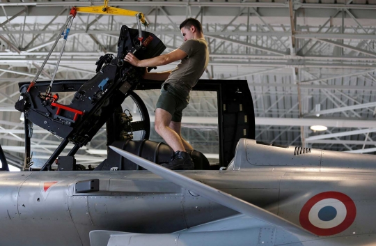 Intip perawatan pesawat tempur Rafale di Pangkalan Udara Prancis