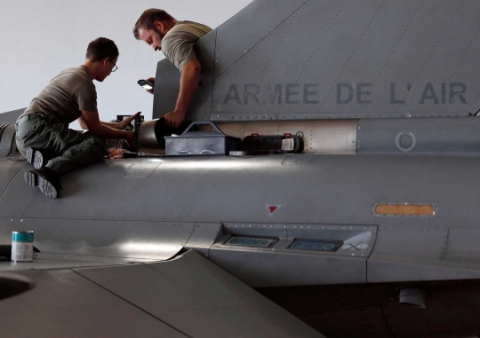 Intip perawatan pesawat tempur Rafale di Pangkalan Udara Prancis