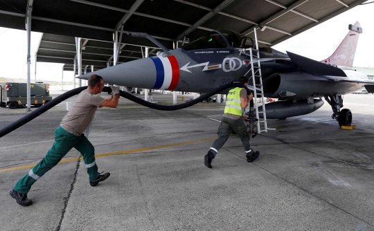 Intip perawatan pesawat tempur Rafale di Pangkalan Udara Prancis