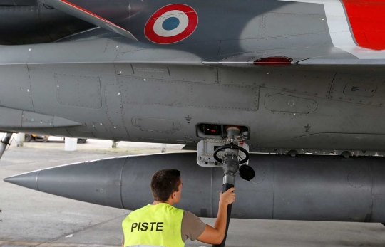 Intip perawatan pesawat tempur Rafale di Pangkalan Udara Prancis