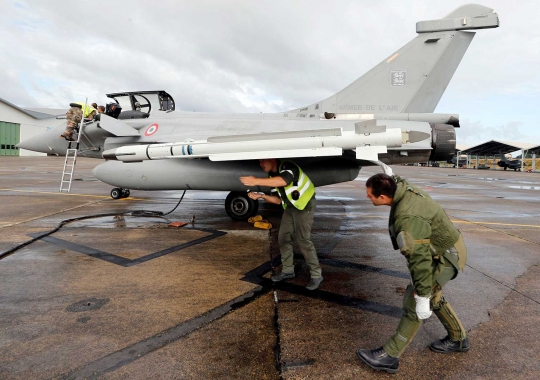 Intip perawatan pesawat tempur Rafale di Pangkalan Udara Prancis