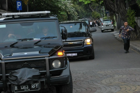 Naik Chevrolet hitam, Obama kunjungi SDN 01 Menteng