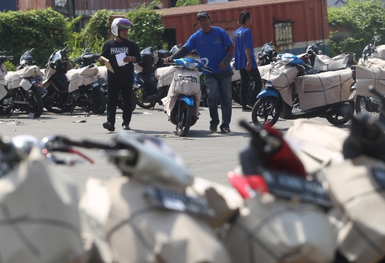 Ratusan motor pemudik tiba di Stasiun Jakarta Gudang