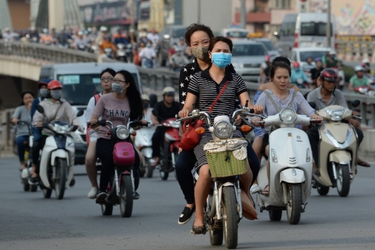 Semrawutnya jalanan Hanoi dipadati jutaan sepeda motor