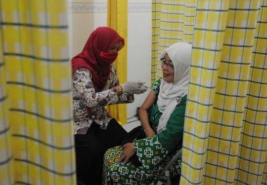 Ribuan calon jemaah haji diberi vaksin meningtis