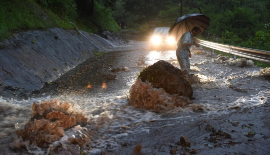 Luluh lantak Jepang diterpa banjir bandang