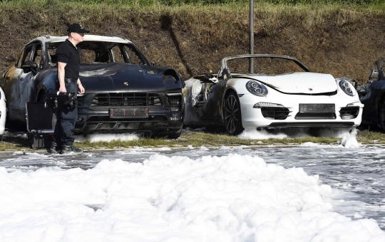 Kebakaran hebat lahap diler Porsche di Jerman