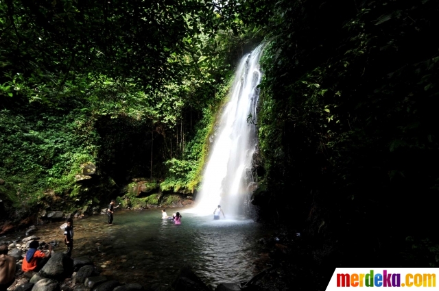 Foto : Menikmati akhir pekan di Curug Ciampea merdeka.com