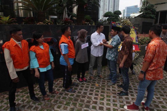 Aksi aktivis gelar drama parodi di Gedung KPK