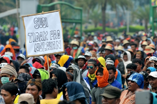 Ratusan nelayan tuntut Menteri Susi dicopot karena larangan cantrang