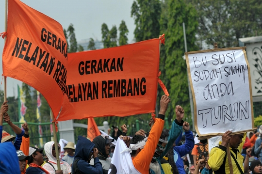 Ratusan nelayan tuntut Menteri Susi dicopot karena larangan cantrang