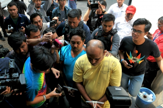 Ekspresi penganiaya pakar IT ITB saat digiring ke Polda Metro Jaya