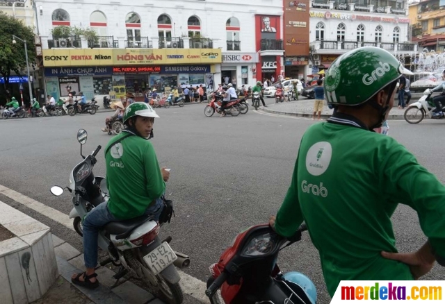 Foto Santainya perlengkapan driver GrabBike  di Vietnam 