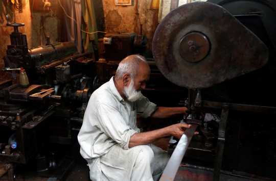 Potret buruh lansia yang masih produktif di Pakistan