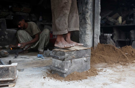 Potret buruh lansia yang masih produktif di Pakistan
