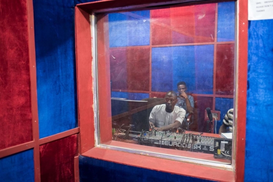 Denyut stasiun radio Nigeria di genggaman Boko Haram