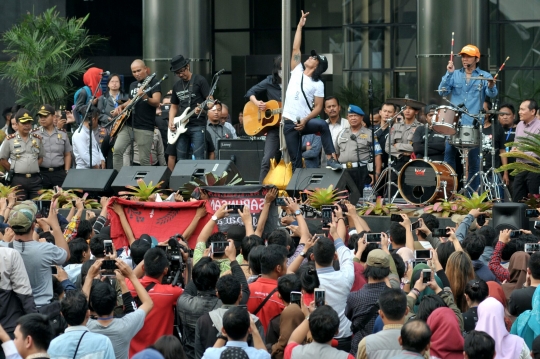 Aksi Slank konser bareng pimpinan KPK