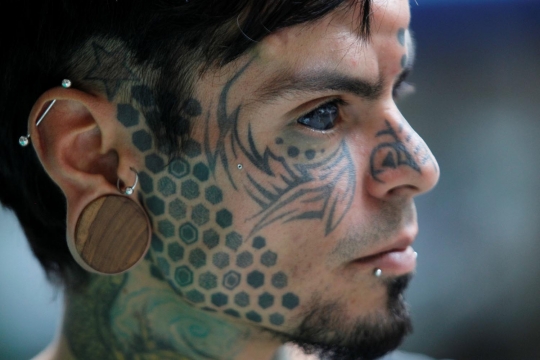 Wajah sangar penggila tato ekstrem di Kolombia