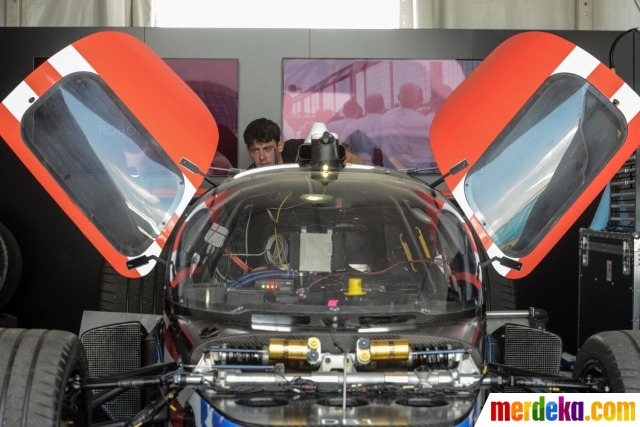Foto Canggihnya Robocar mobil  balap  listrik tanpa sopir 