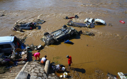 Kacau-balau kota di China usai diterjang banjir bandang