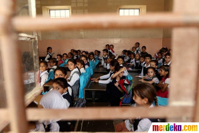 Foto Meratapi anak sekolah di Mosul duduk  satu meja  