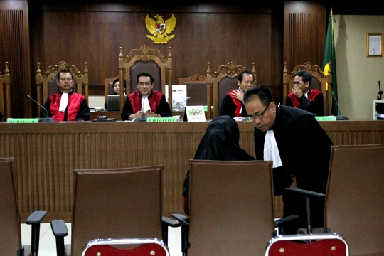 Ekspresi Ratu Atut usai divonis 5 tahun bui terkait korupsi alkes