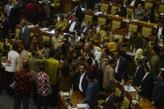 Kegaduhan warnai sidang paripurna RUU Pemilu