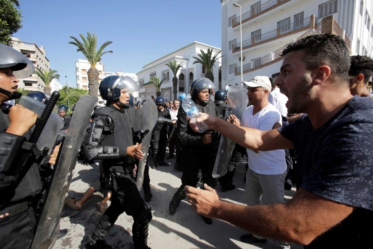 Protes korupsi, bentrokan warga dan polisi pecah di Maroko