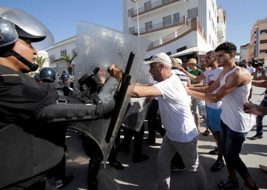Protes korupsi, bentrokan warga dan polisi pecah di Maroko
