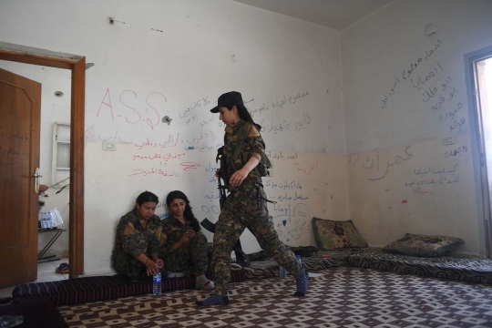Keakraban pejuang wanita Kurdi di balik perang menumpas ISIS