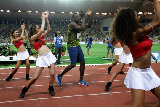 Menang di Diamond League, Usain Bolt dikelilingi yang cantik-cantik