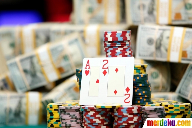 Foto : Menang poker, pria ini bawa pulang hadiah Rp 108
