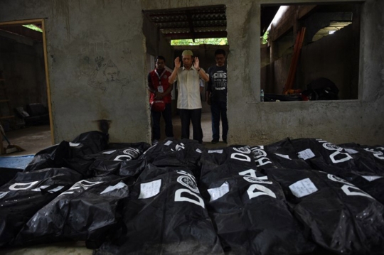 Pemakaman massal ratusan korban perang Marawi